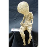 NIÑO SENTADO