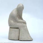 mujer sentada d