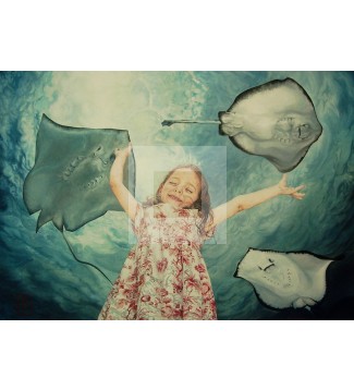 Niña y Mantarrayas